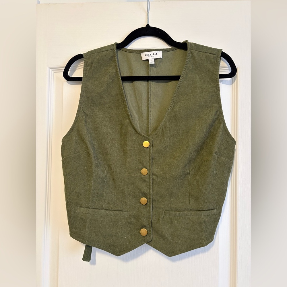 Gilli Olive Button-Front Corduroy Vest